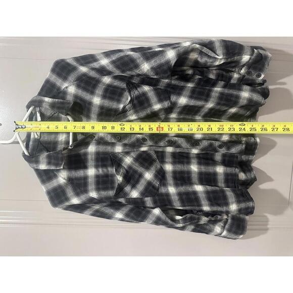 Levi's Black and White Plaid Button-Up Shirt - Picture 5 of 8